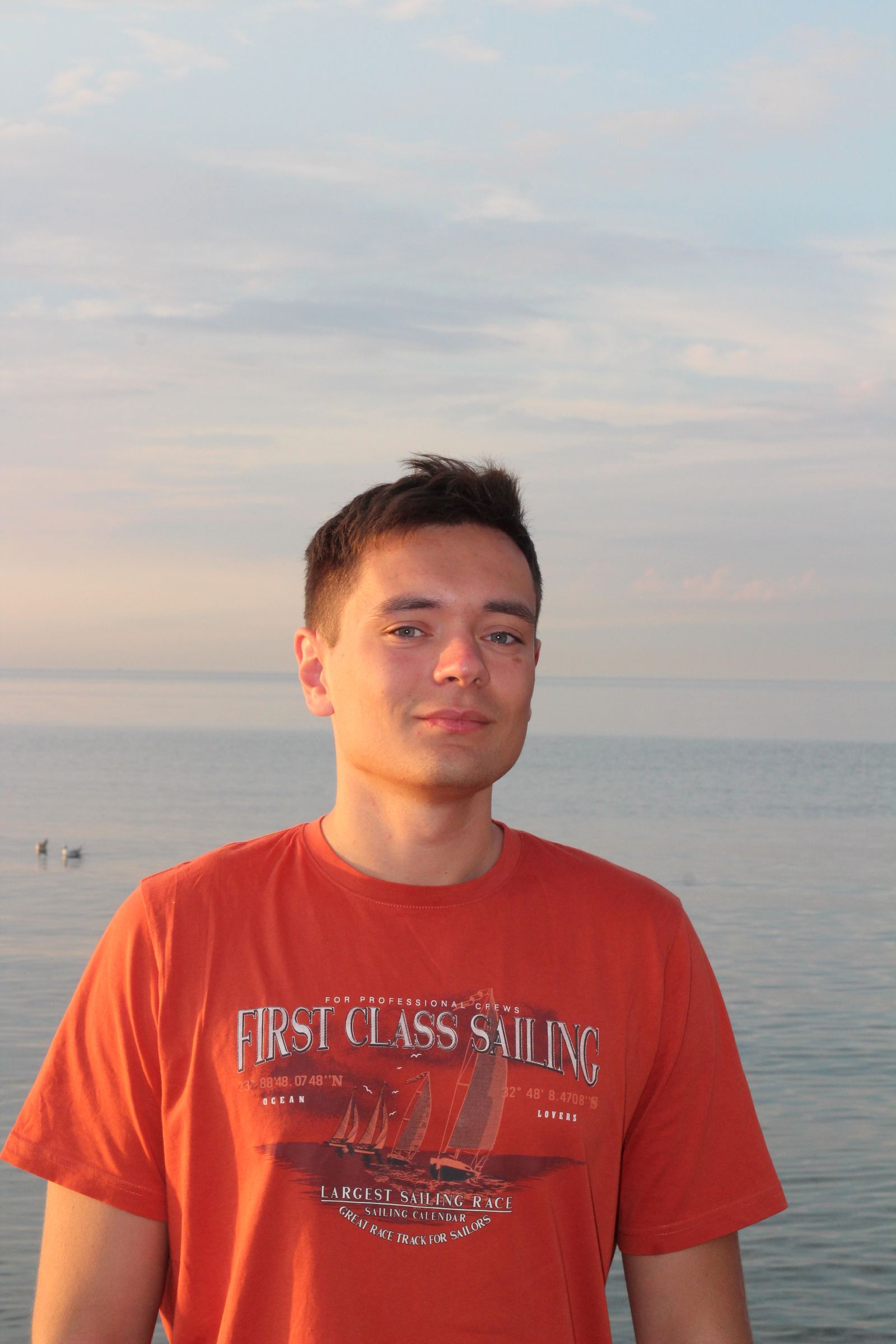 Andrey Poperekov — industrial designer, founder of ValiandStudio